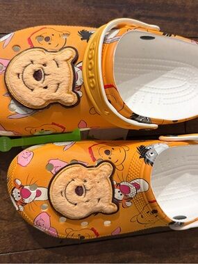 Disney Parks Winnie The Pooh & Friends Crocs Size M 8/W 10